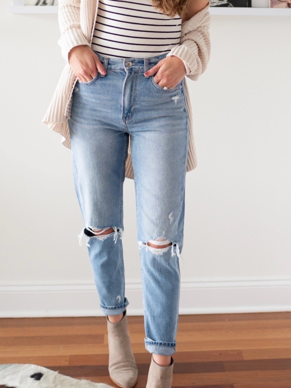 American Eagle Outfitters Mom Blue Distressed Jeans